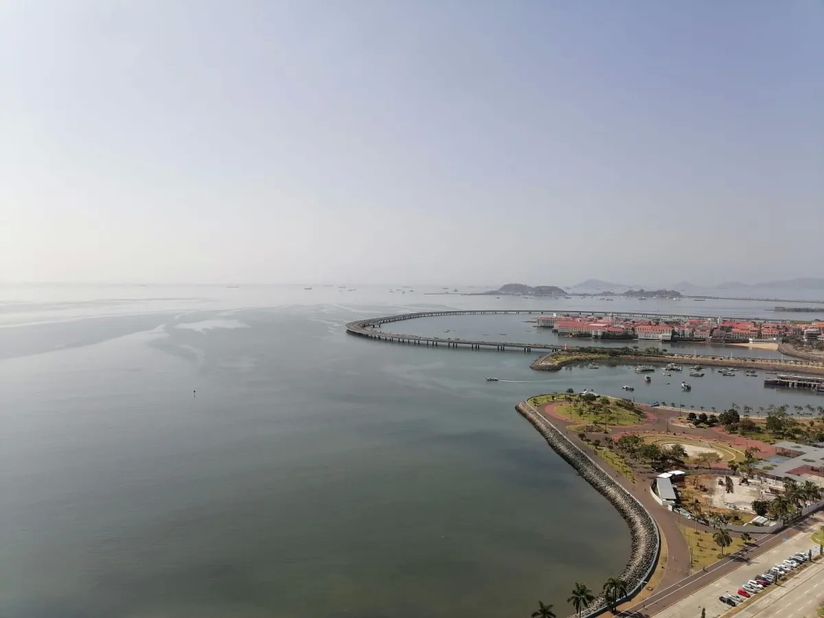 Hermoso Apartamento con Vista al Mar en Venta/Beautiful Apartment for Sale with Ocean View