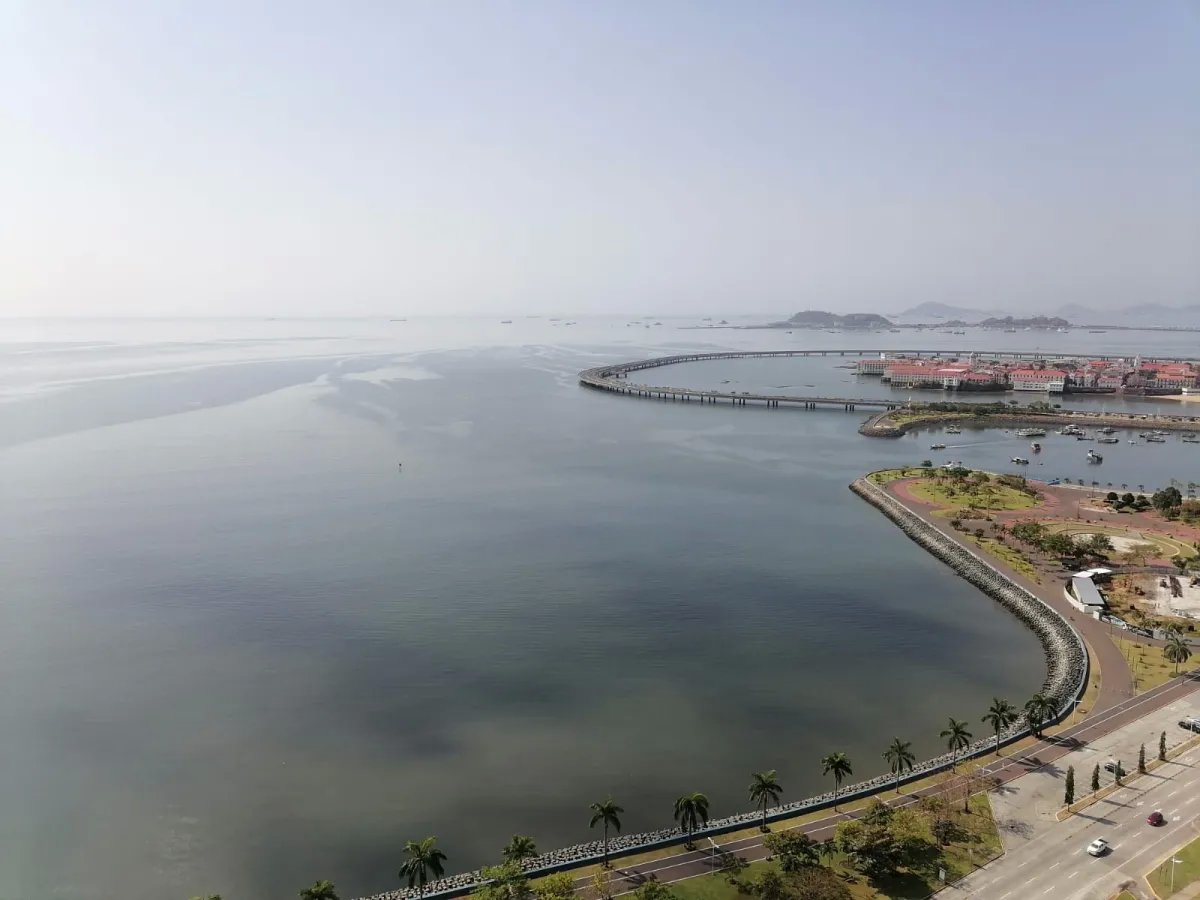 Hermoso Apartamento con Vista al Mar en Venta/Beautiful Apartment for Sale with Ocean View
