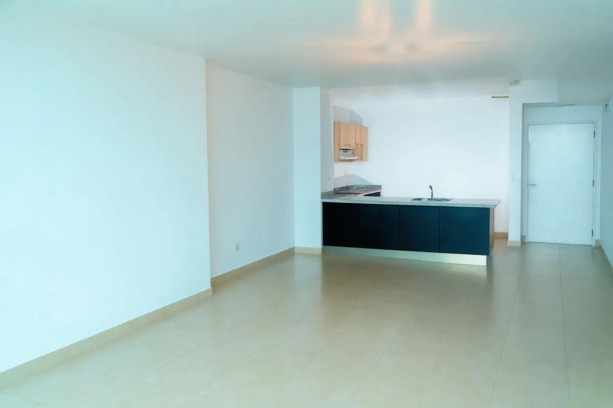 Hermoso Apartamento con Vista al Mar en Venta/Beautiful Apartment for Sale with Ocean View
