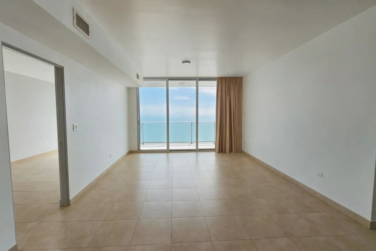 Hermoso Apartamento con Vista al Mar en Venta/Beautiful Apartment for Sale with Ocean View
