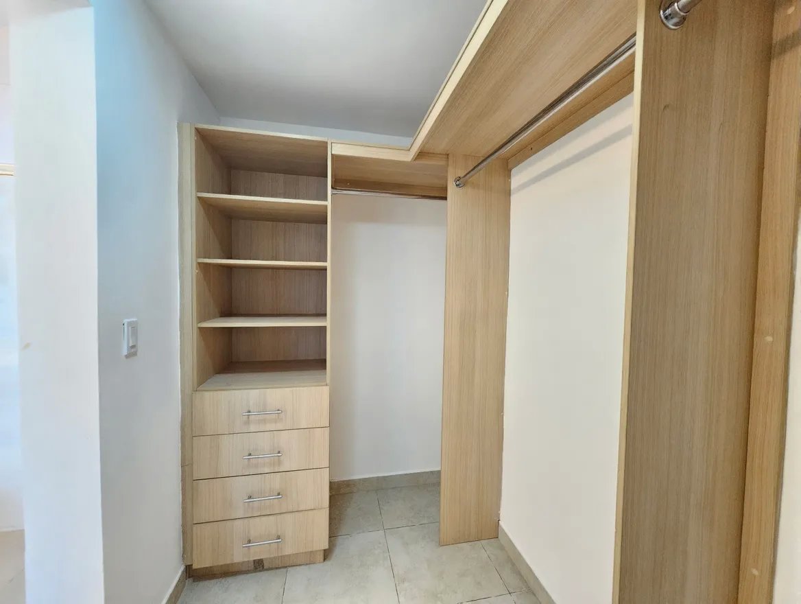 Hermoso Apartamento con Vista al Mar en Venta/Beautiful Apartment for Sale with Ocean View