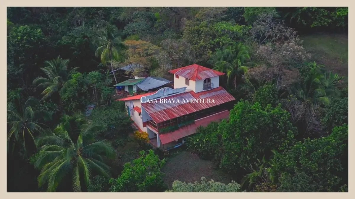 En venta: Casa Brava Ventura  Santuario colonial con vistas al océano...