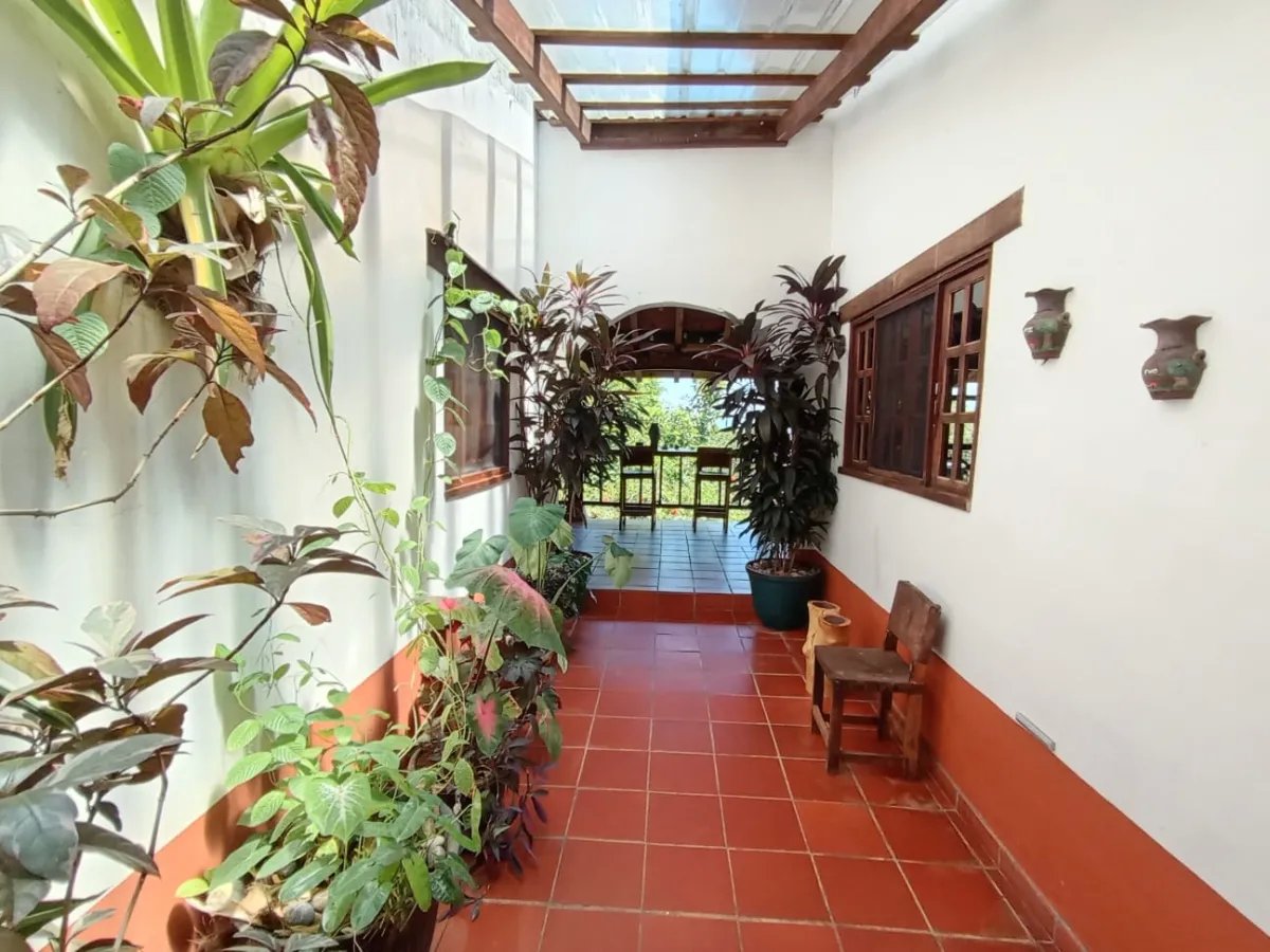 En venta: Casa Brava Ventura  Santuario colonial con vistas al océano...