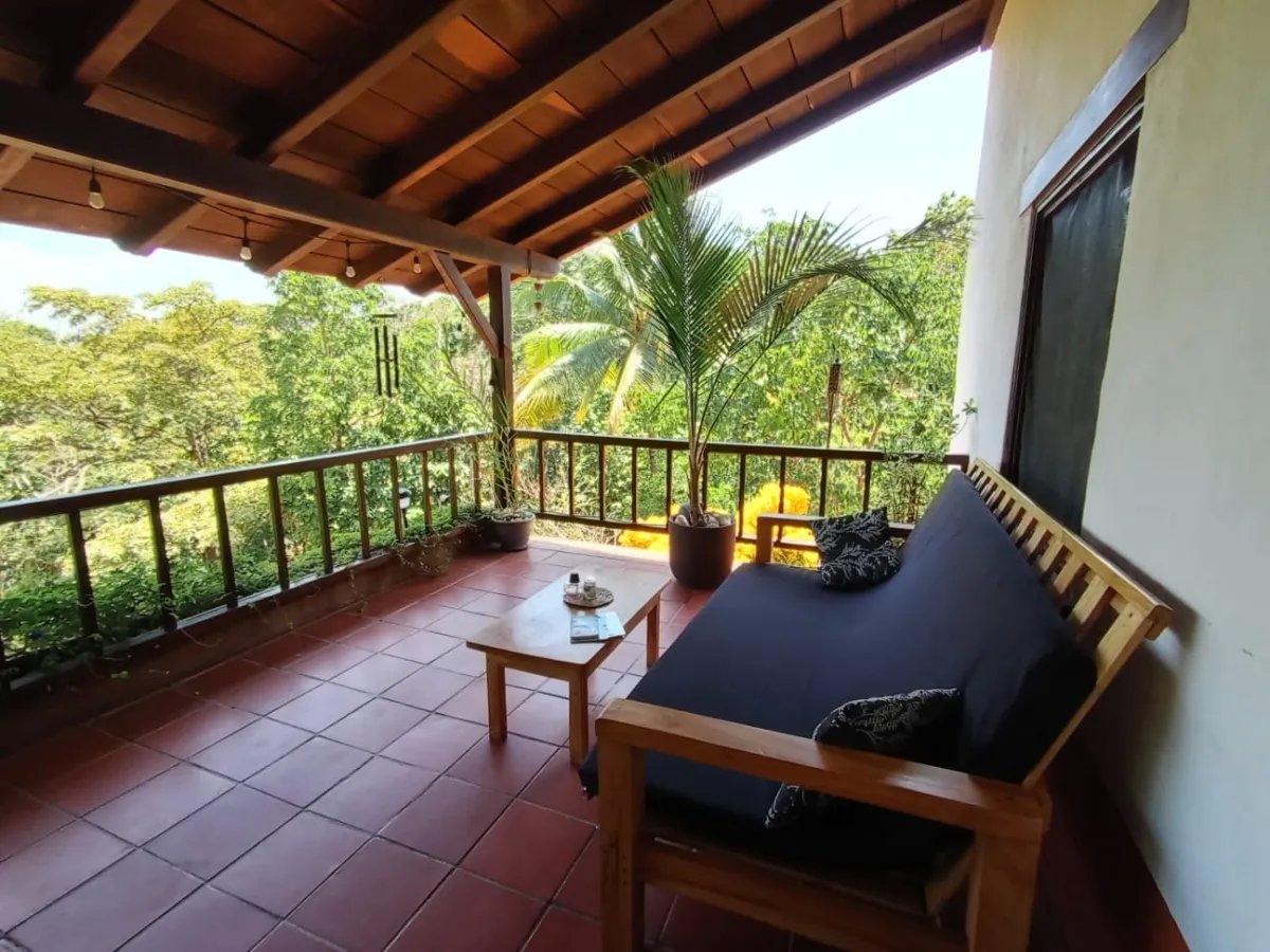 En venta: Casa Brava Ventura  Santuario colonial con vistas al océano en Santa Catalina.