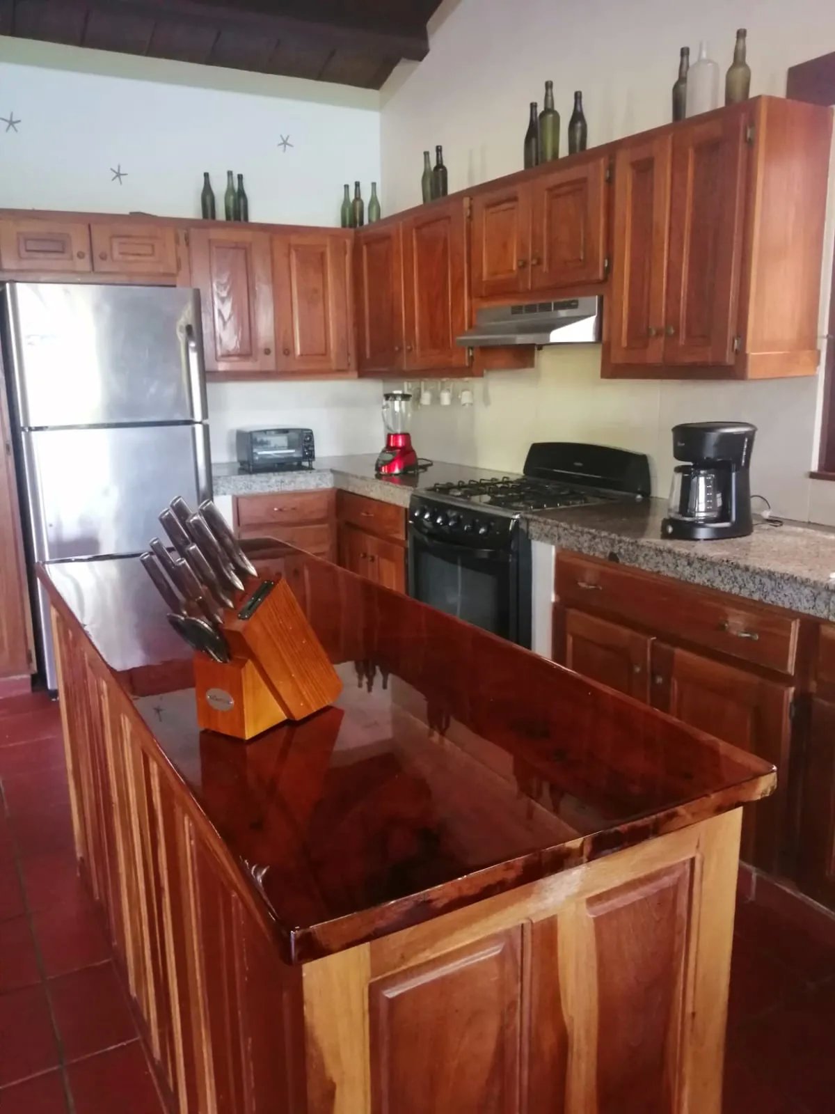 En venta: Casa Brava Ventura  Santuario colonial con vistas al océano en Santa Catalina.