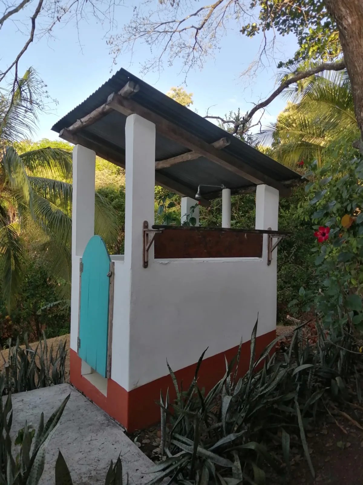 En venta: Casa Brava Ventura  Santuario colonial con vistas al océano en Santa Catalina.