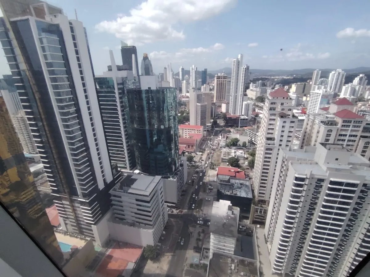 SE ALQUILA O SE VENDE OFICINA EDIFICIO SL55