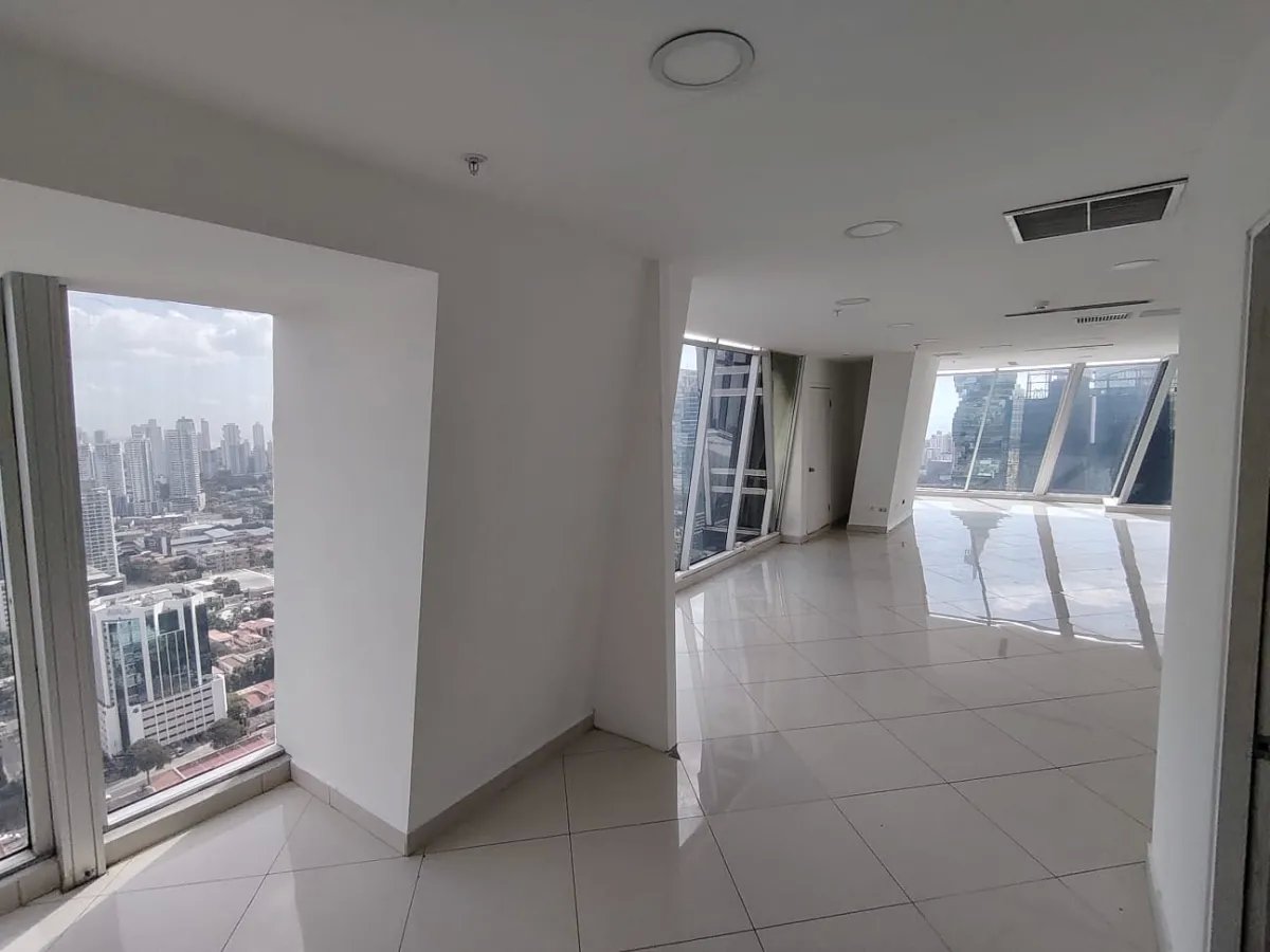 SE ALQUILA O SE VENDE OFICINA EDIFICIO SL55