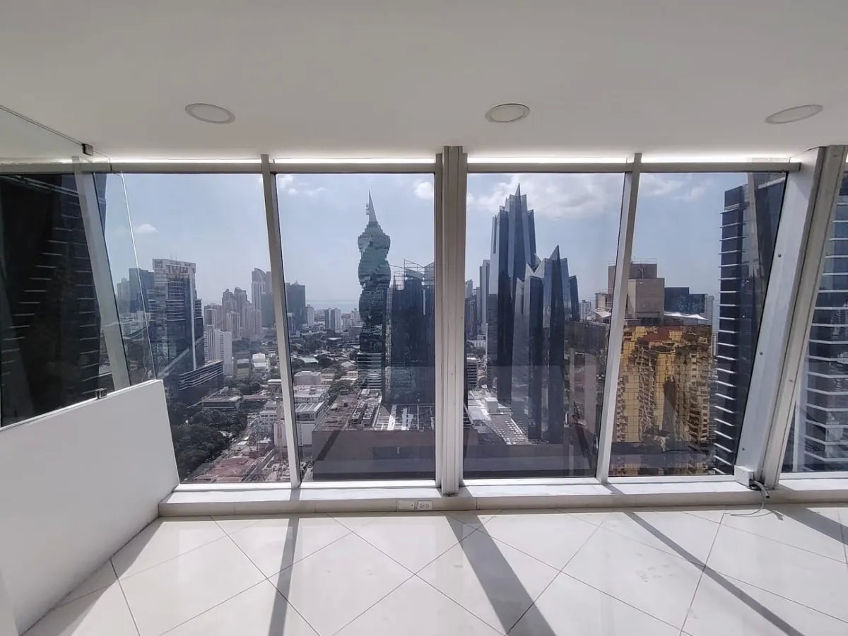 SE ALQUILA O SE VENDE OFICINA EDIFICIO SL55
