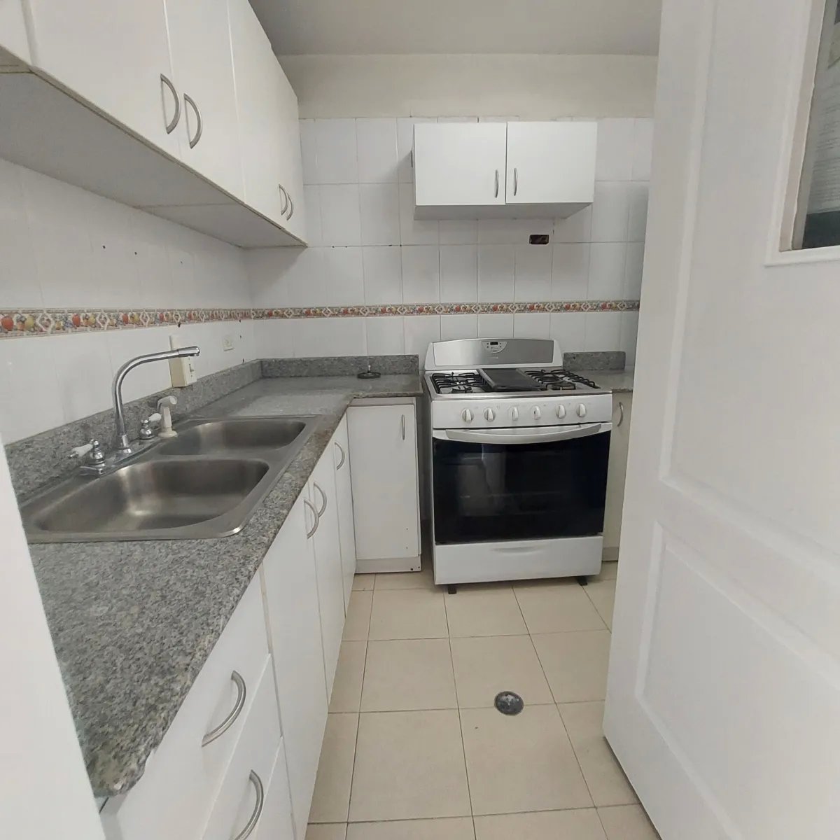 Venta de apartamento en P.H. El Mare, Bella Vista