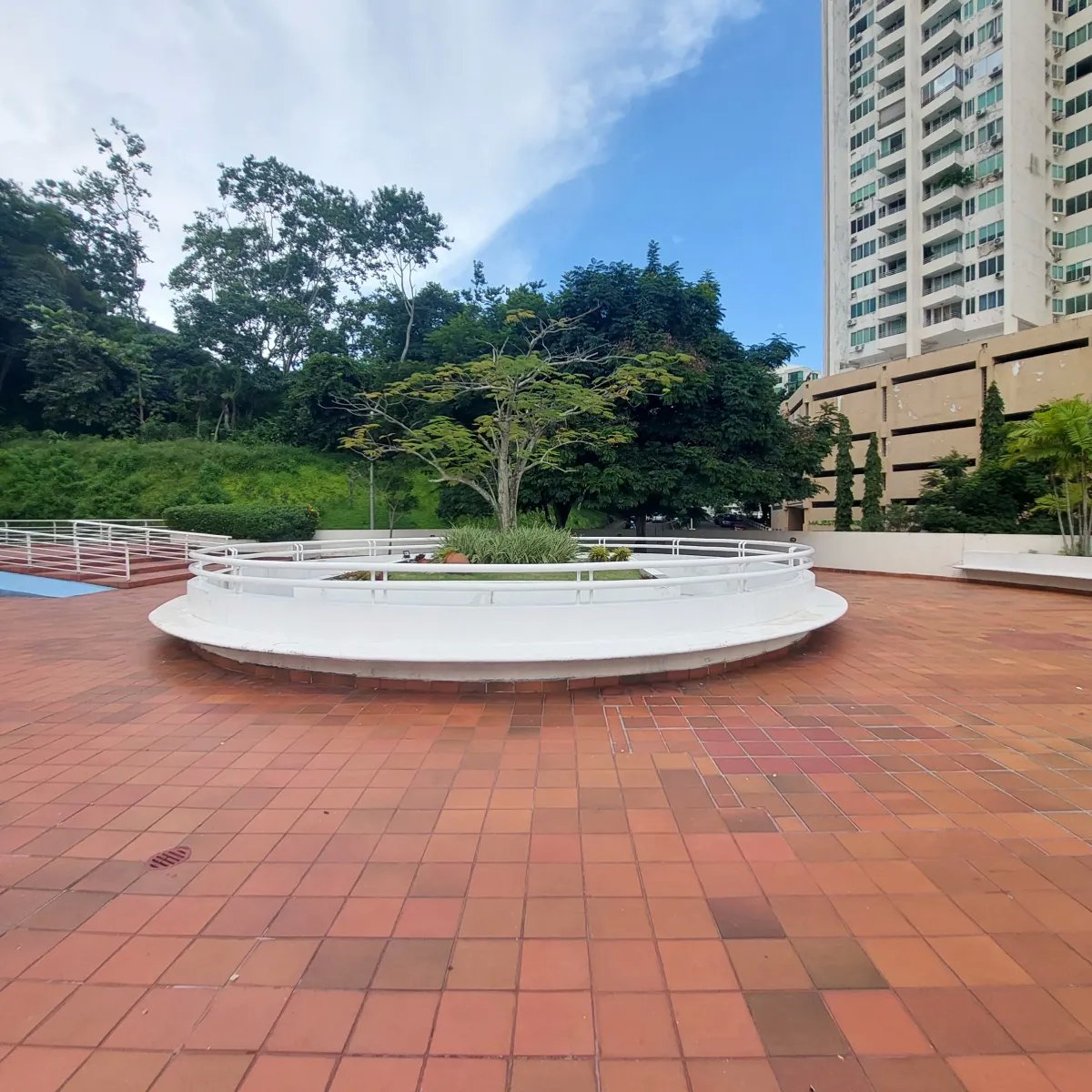 Apartment For Sale in Edison Park