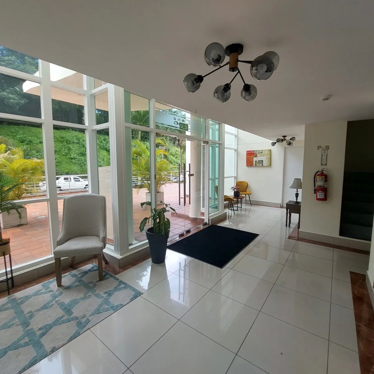 Apartment For Sale in Edison Park