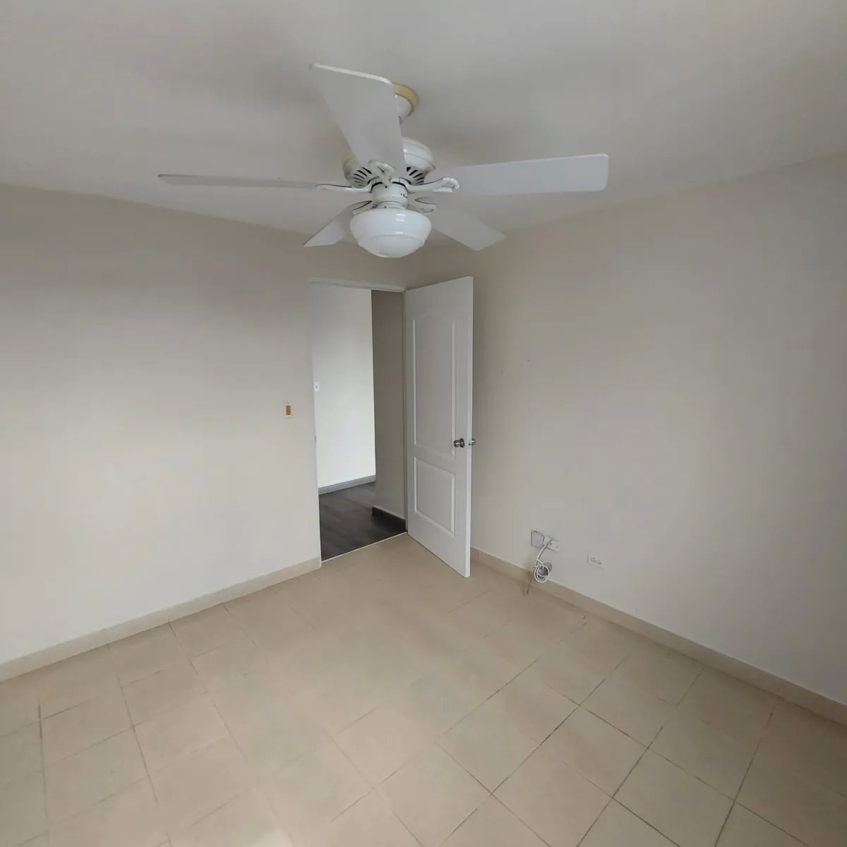 Apartment For Sale in Edison Park