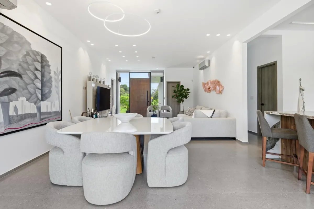 Vendo Exclusiva Casa con Piscina y Terraza  Totalmente Equipada