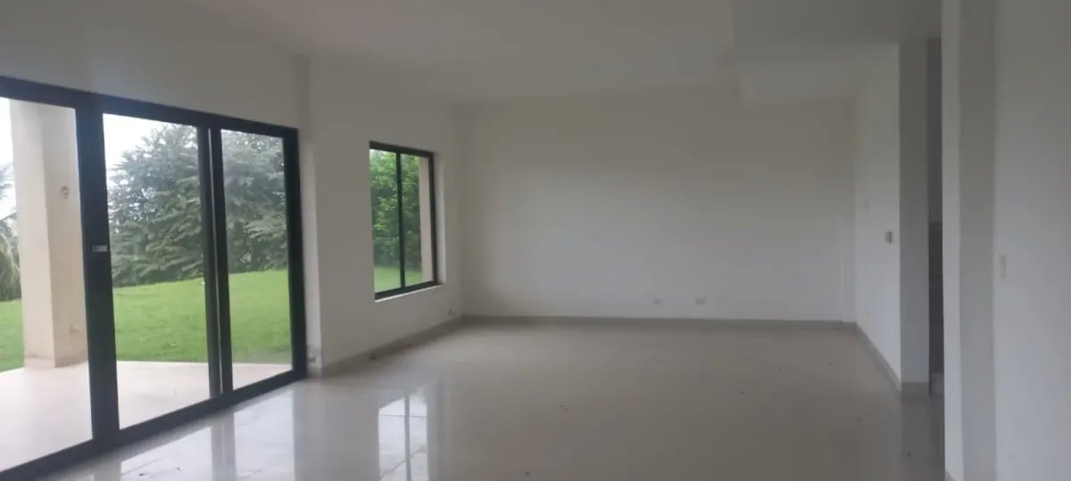 Single Family Detached For Sale in San Carlos