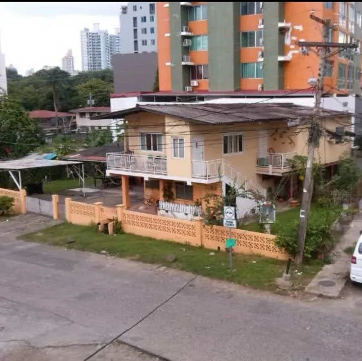 Excelente Inversin de Casa de Esquina a la Venta - Carrasquilla/Excell...