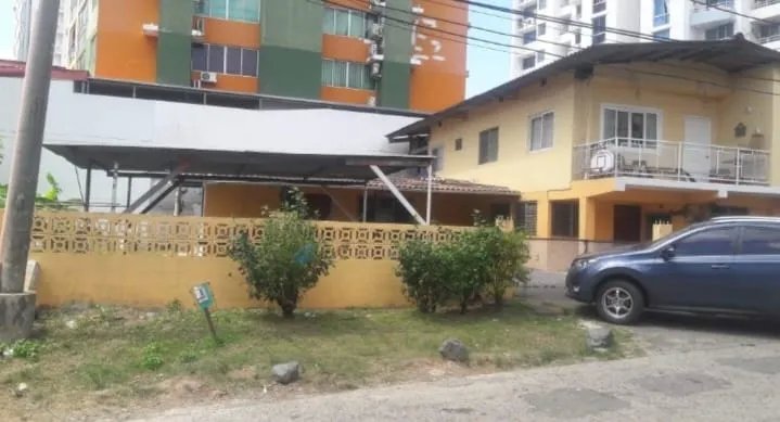 Single Family Detached For Sale in Calle 78C Este