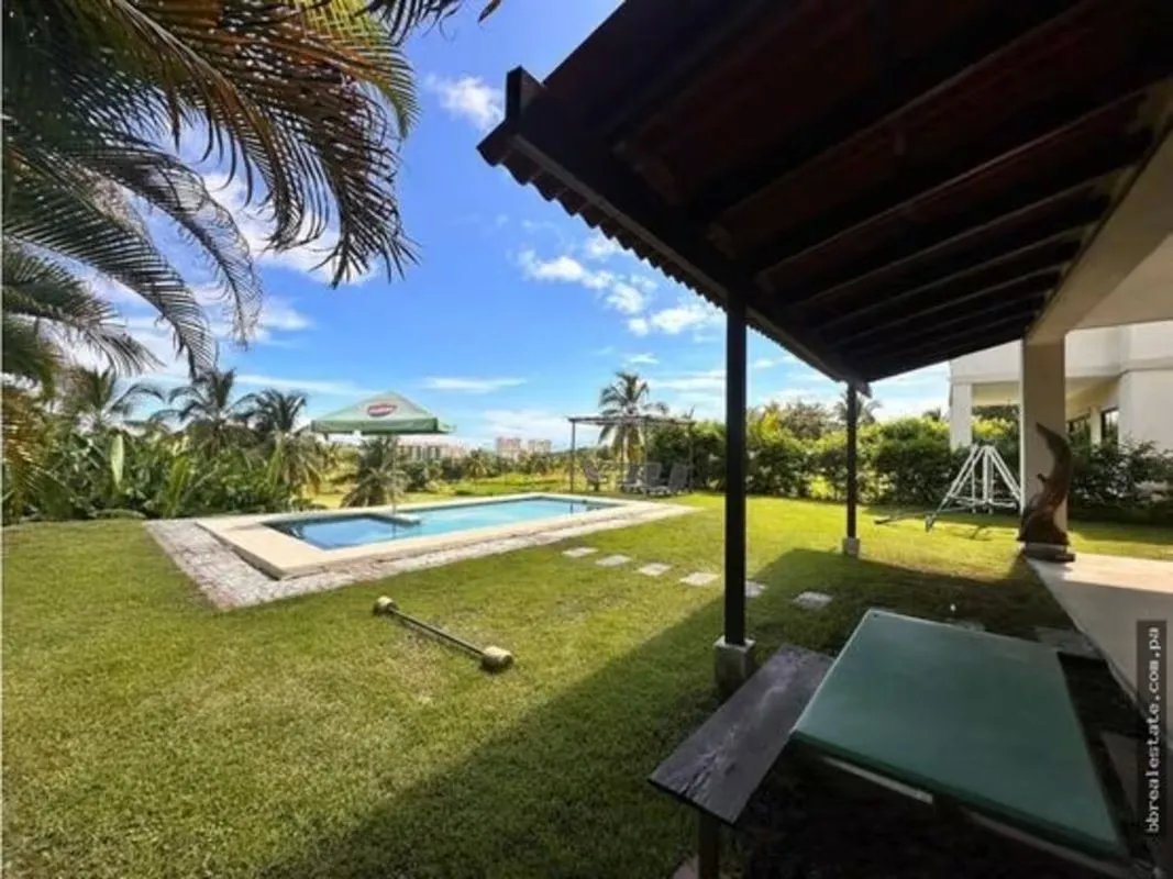 Venta de Lujosa Casa en Vista Mar, San Carlos, Panam