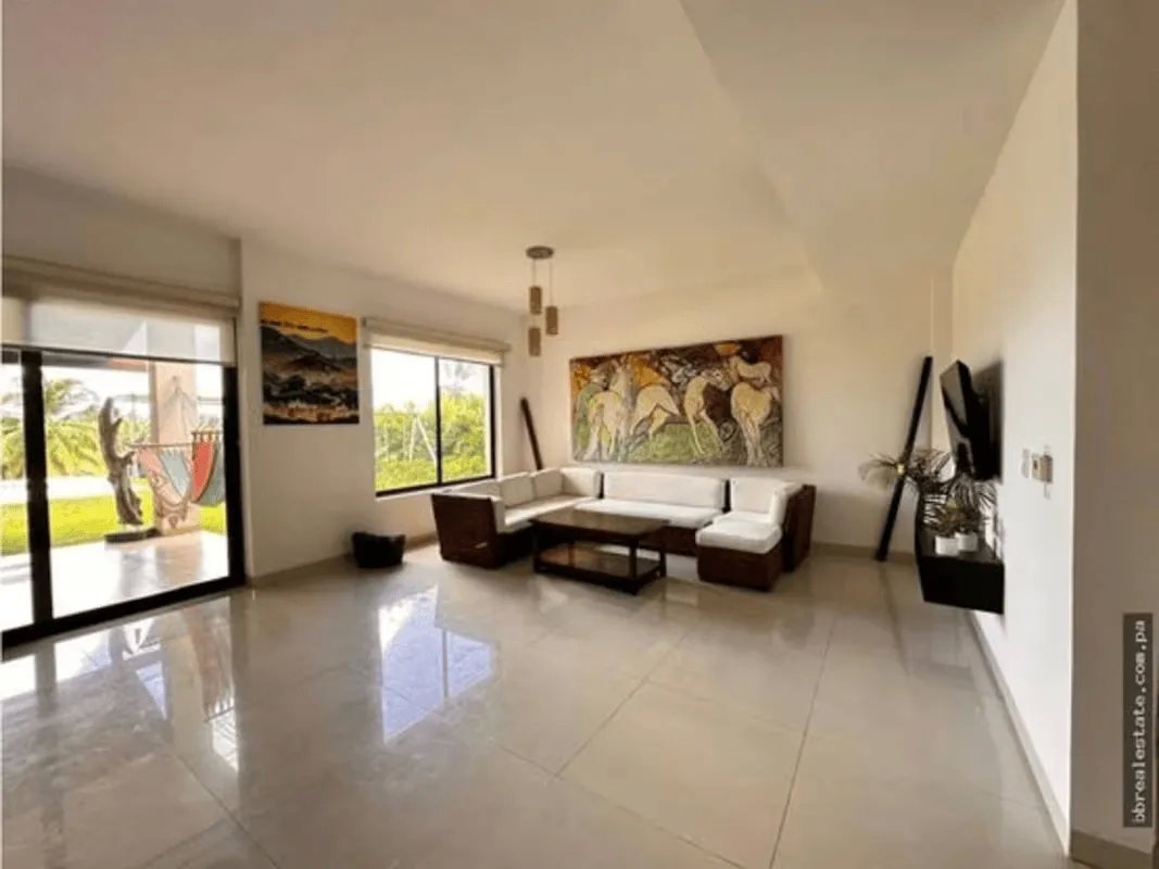 Venta de Lujosa Casa en Vista Mar, San Carlos, Panam