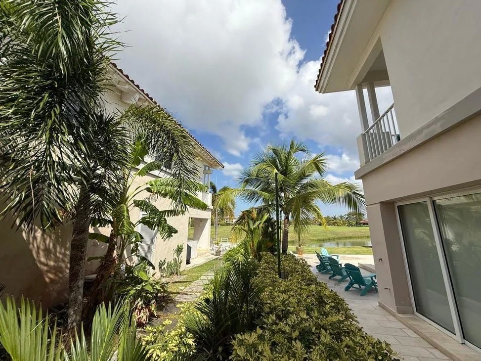 Townhouse For Sale in Buena Ventura
