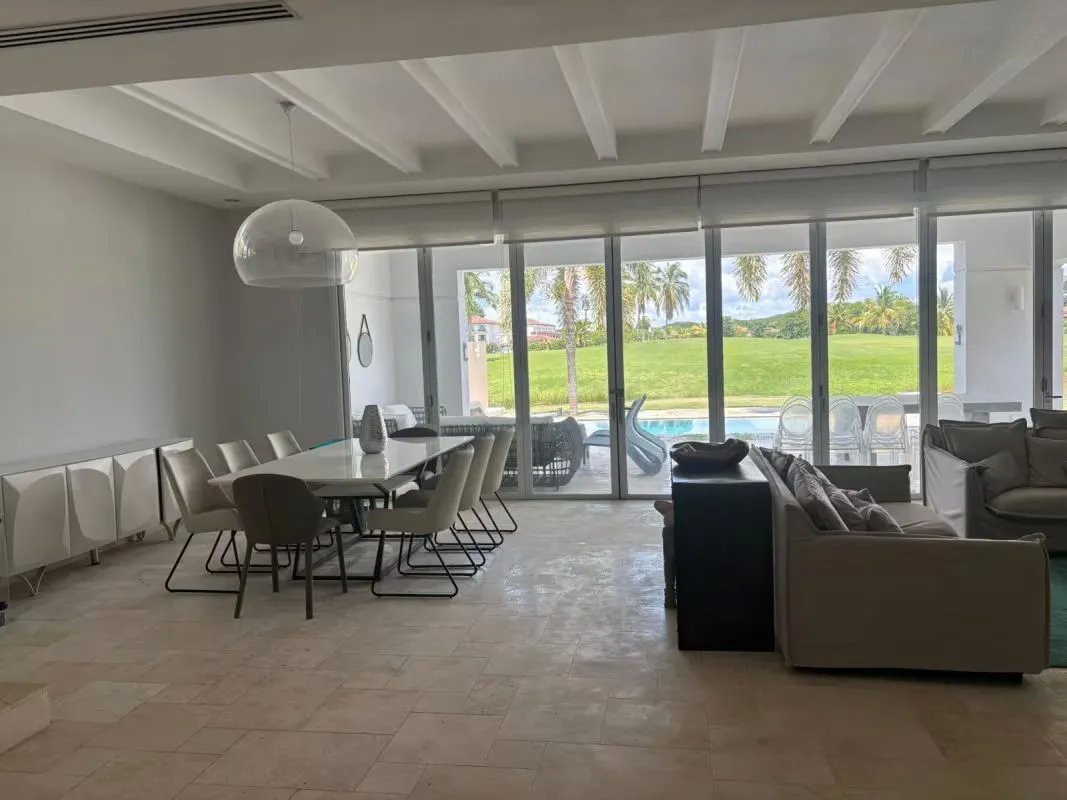 Townhouse For Sale in Buena Ventura