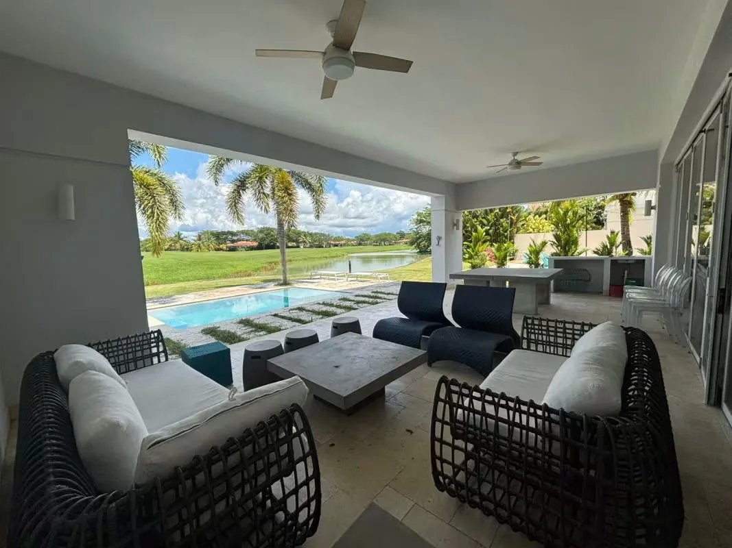 Townhouse For Sale in Buena Ventura