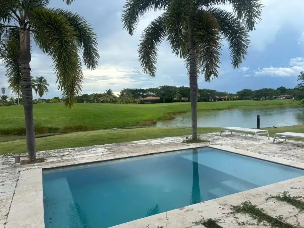 Townhouse For Sale in Buena Ventura
