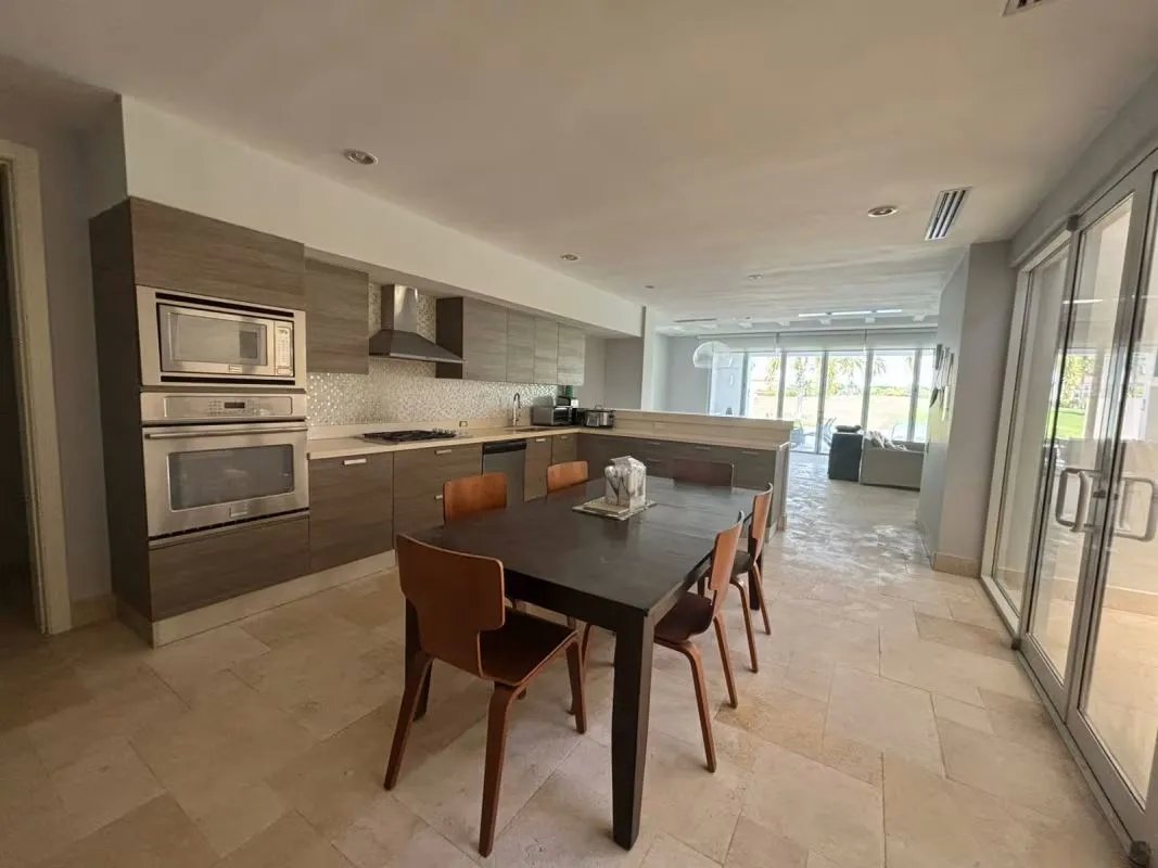 Townhouse For Sale in Buena Ventura
