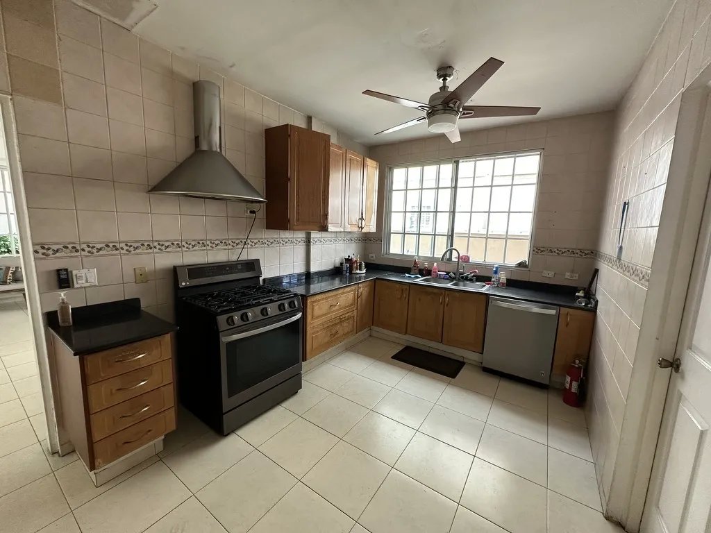 SE ALQUILA CASA EN ALTOS DE PANAMA