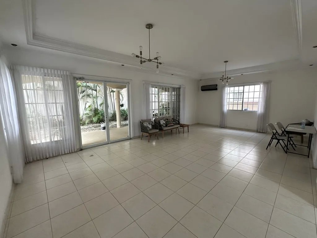 SE ALQUILA CASA EN ALTOS DE PANAMA