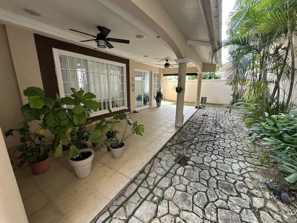 SE ALQUILA CASA EN ALTOS DE PANAMA