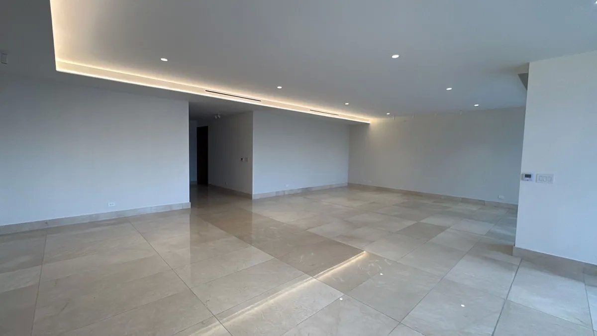 VENTA  EXCLUSIVO APARTAMENTO EN PH AZALEA