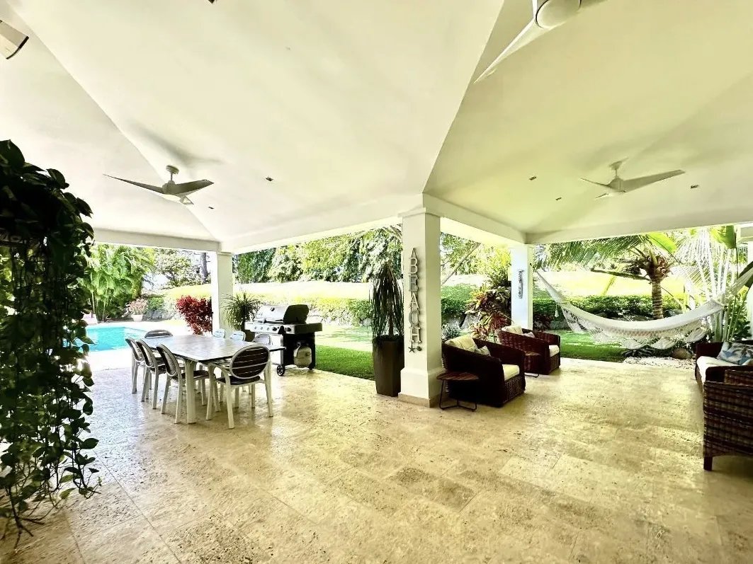 Venta de Casa con Piscina en Bijao