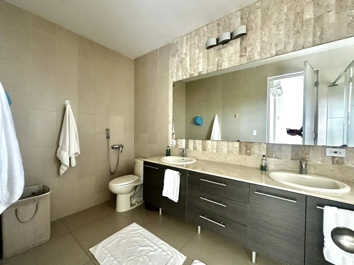 Venta de casa con piscina en Cocoli