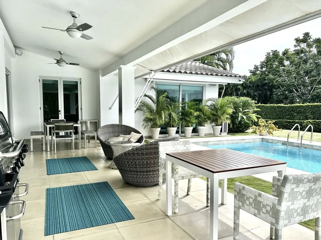 Venta de casa con piscina en Cocoli