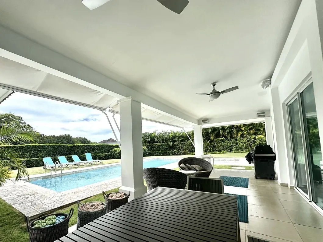 Venta de casa con piscina en Cocoli