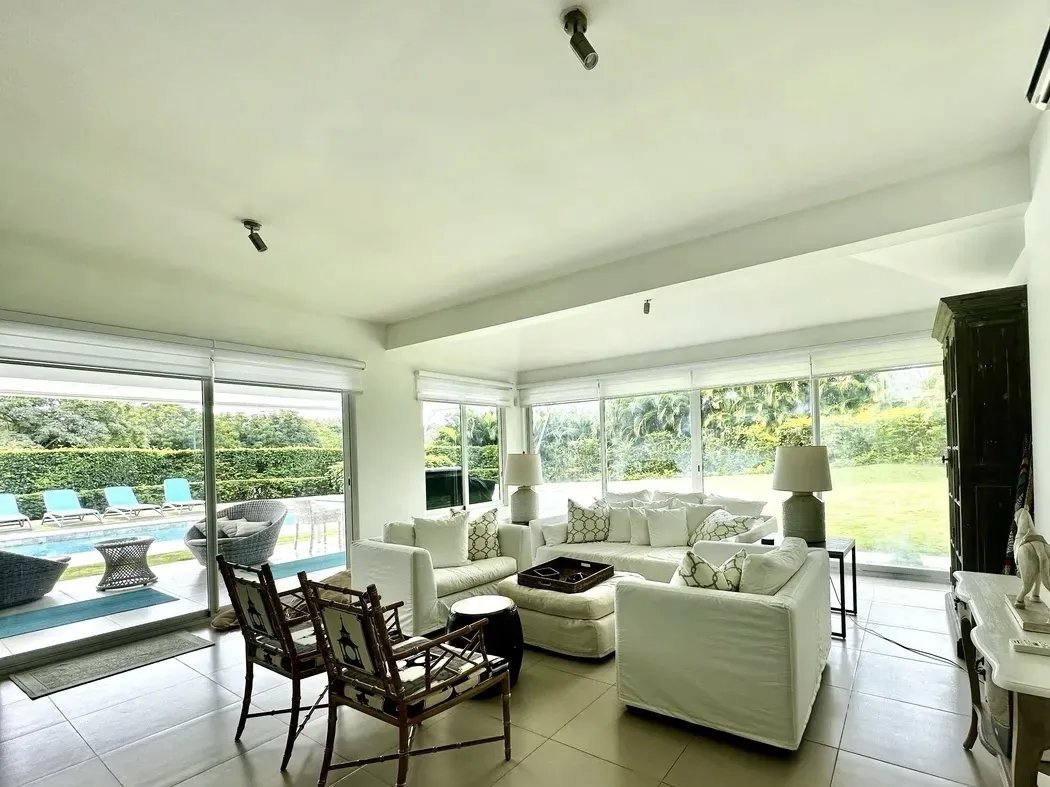Venta de casa con piscina en Cocoli