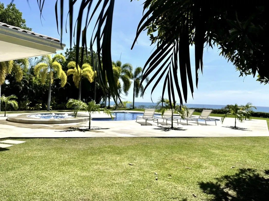 Venta de casa frente a la playa en Bijao