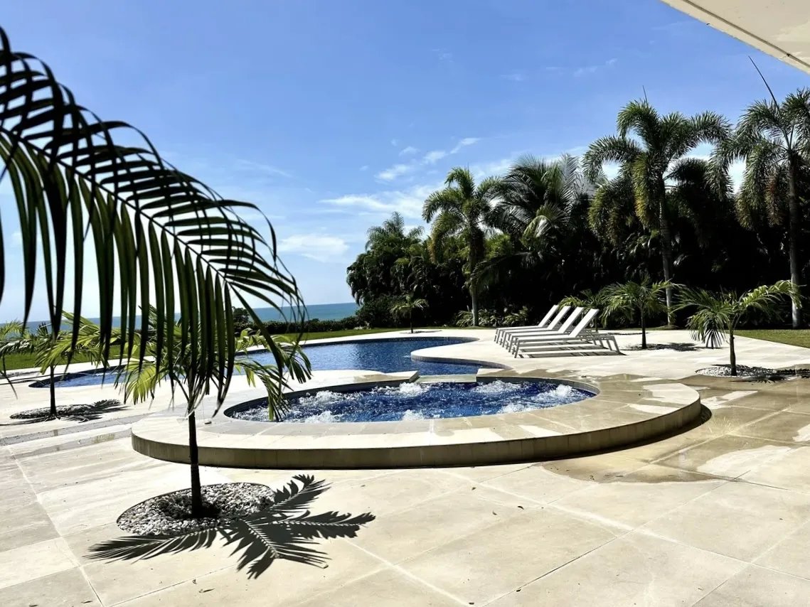 Venta de casa frente a la playa en Bijao