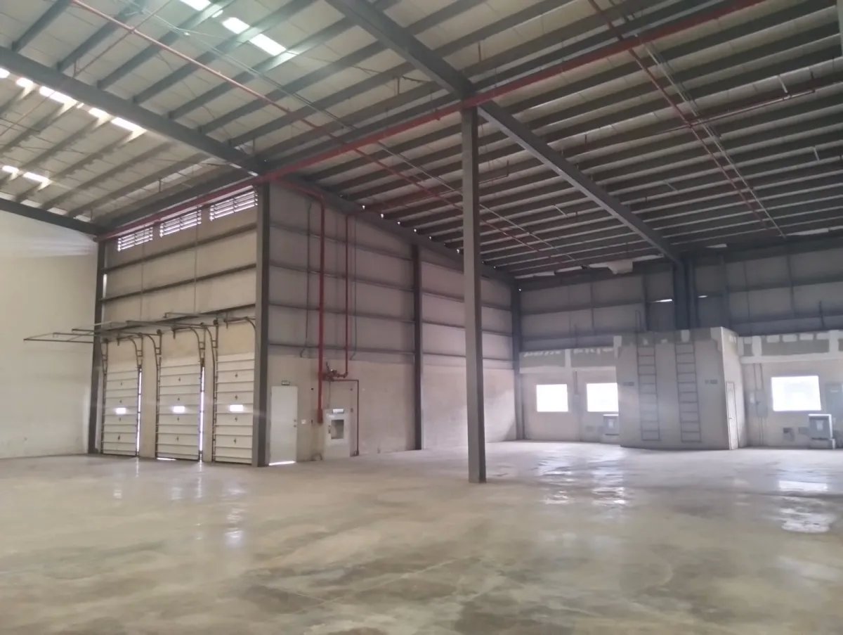 Se Alquilan Galeras desde 500m2 en Adelante/Warehouses for Rent from 5...