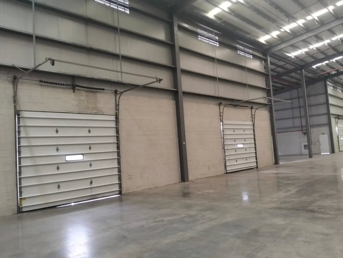 Se Alquilan Galeras desde 500m2 en Adelante/Warehouses for Rent from 5...