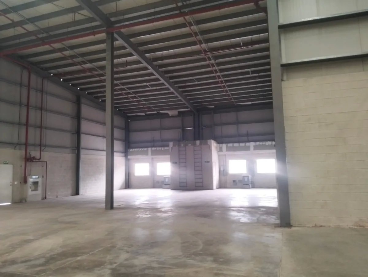 Se Alquilan Galeras desde 500m2 en Adelante/Warehouses for Rent from 500m2
