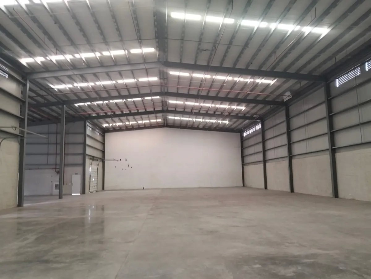 Se Alquilan Galeras desde 500m2 en Adelante/Warehouses for Rent from 500m2