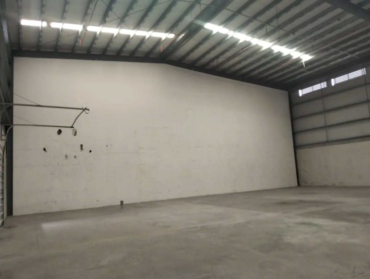 Se Alquilan Galeras desde 500m2 en Adelante/Warehouses for Rent from 500m2