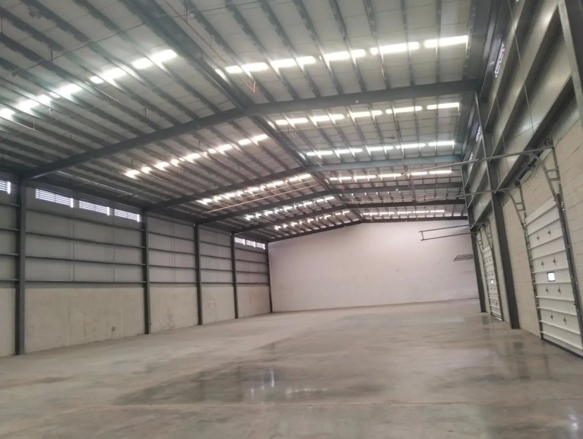 Se Alquilan Galeras desde 500m2 en Adelante/Warehouses for Rent from 500m2