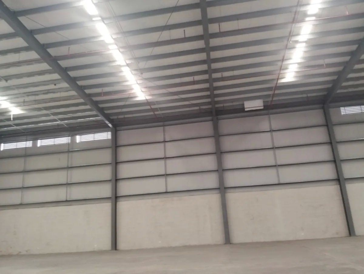 Se Alquilan Galeras desde 500m2 en Adelante/Warehouses for Rent from 500m2