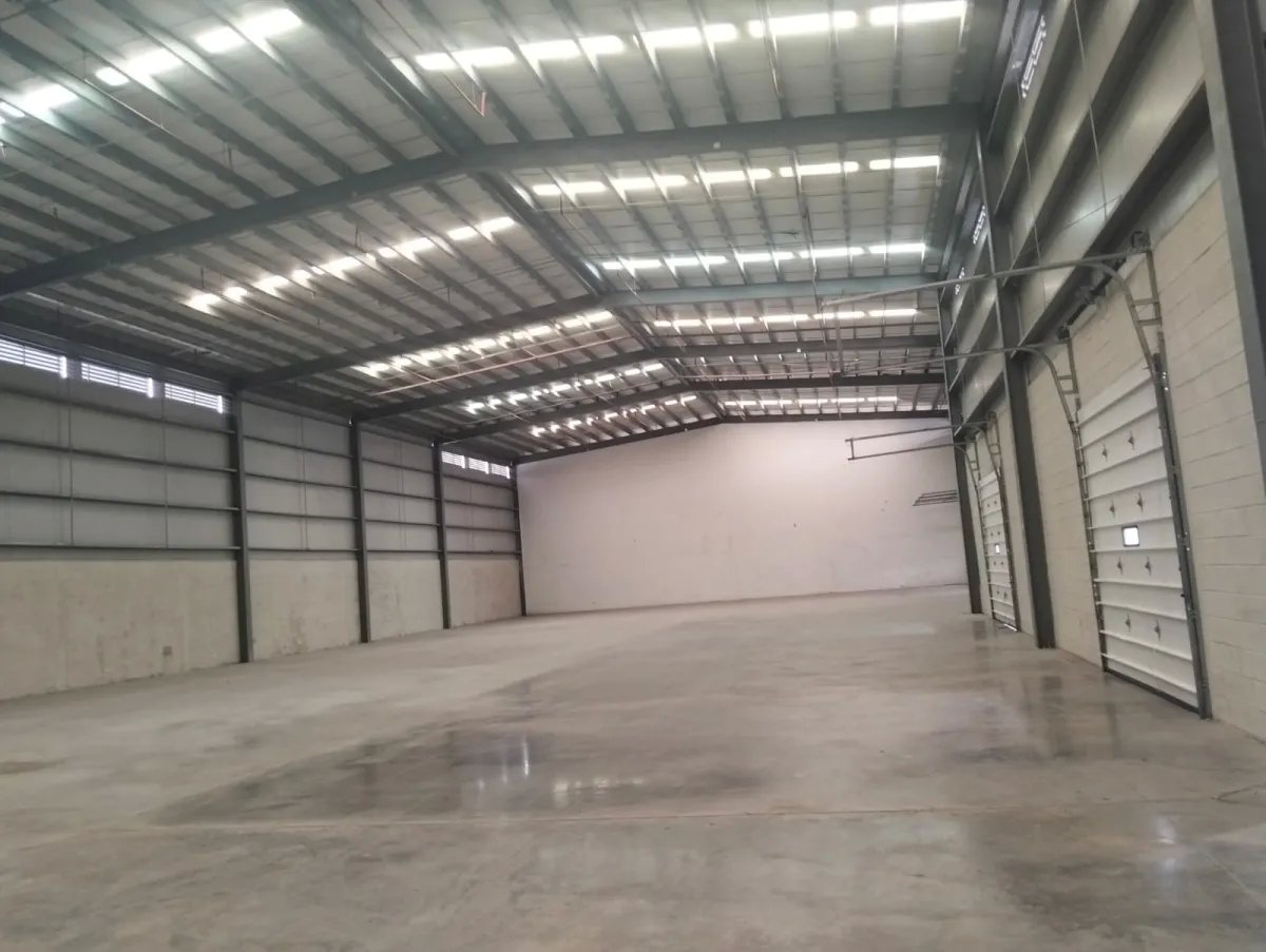 Se Alquilan Galeras desde 500m2 en Adelante/Warehouses for Rent from 500m2