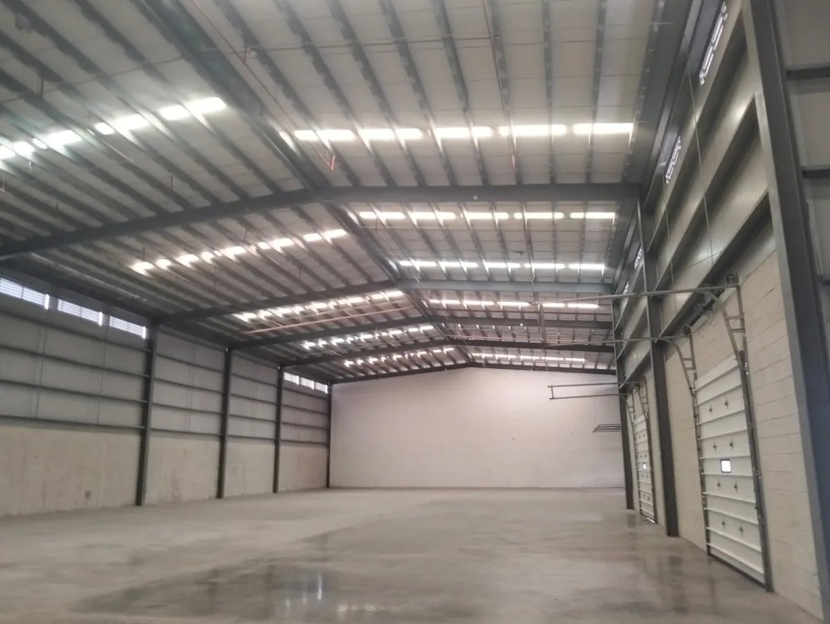 Se Alquilan Galeras desde 500m2 en Adelante/Warehouses for Rent from 500m2