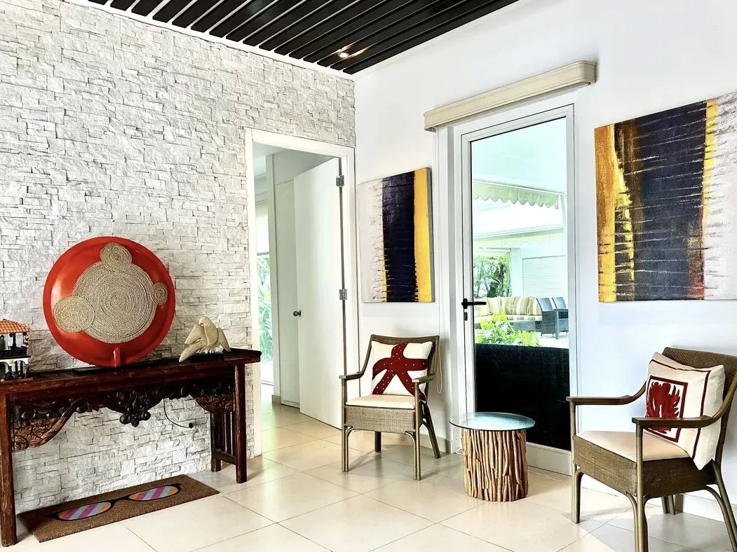Venta de Villa con piscina y vista al mar en Bijao