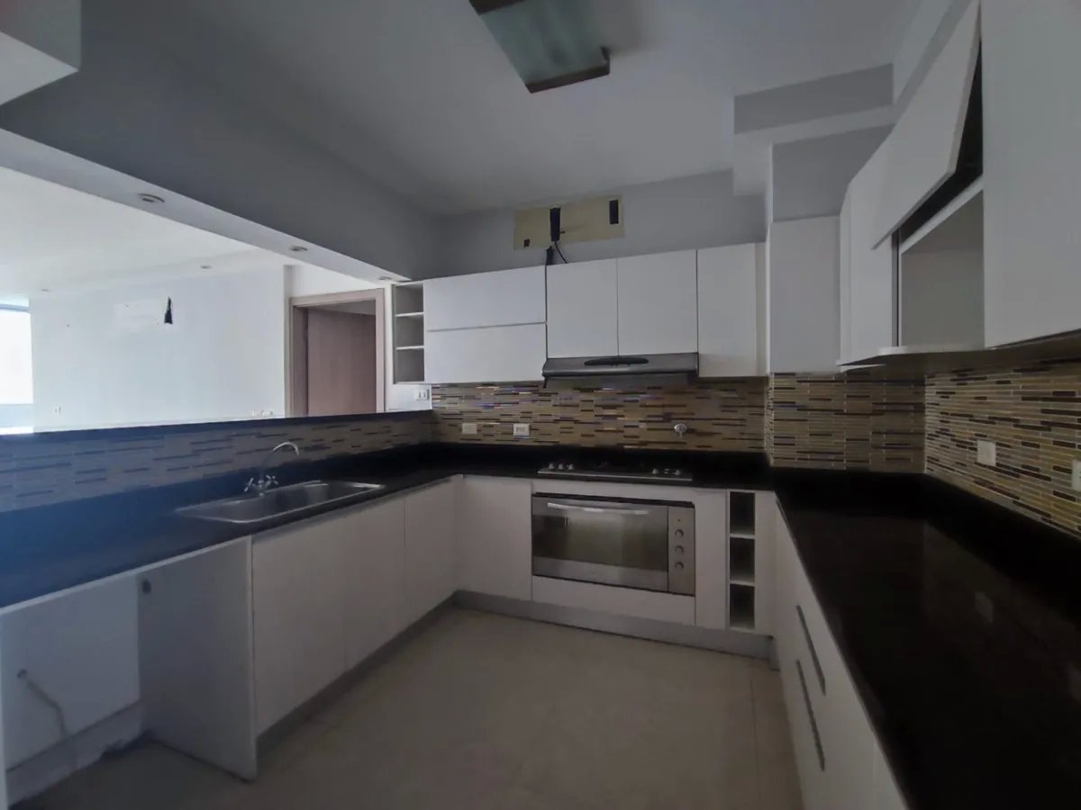 SE VENDE HERMOSO APARTAMENTO EN P.H. HARMONY TOWER